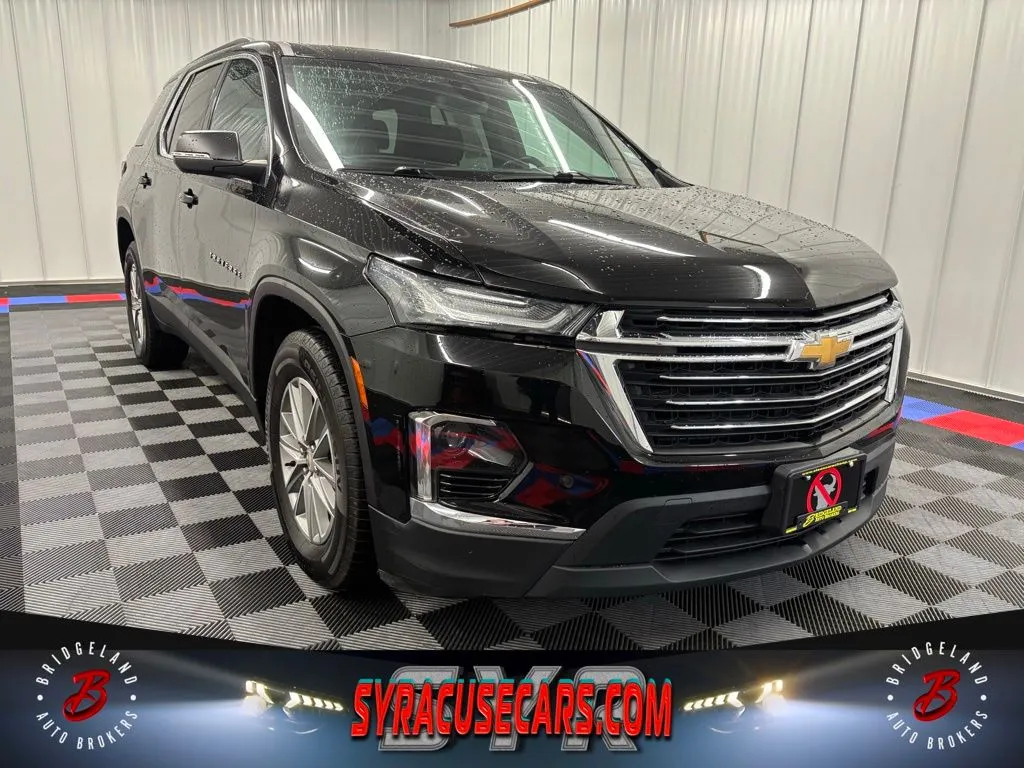 Black 2022 Chevrolet Traverse LT for sale in Bridgeport, NY