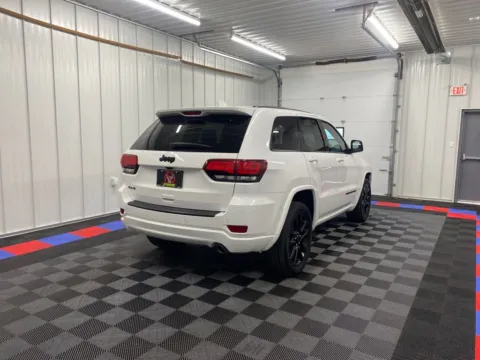 More photos of 2019 Jeep Grand Cherokee Altitude at Bridgeland Auto Brokers, NY