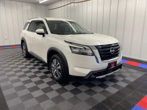 Photos of 2022 Nissan Pathfinder SL for sale in Bridgeport, NY at Bridgeland Auto Brokers