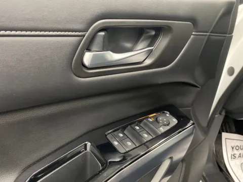 More photos of 2022 Nissan Pathfinder SL at Bridgeland Auto Brokers, NY