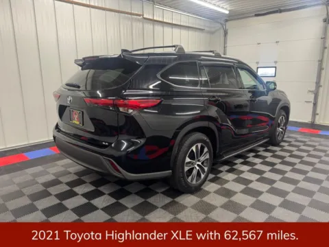 Another view of 2021 Toyota Highlander XLE for sale in Bridgeport, NY at Bridgeland Auto Brokers
