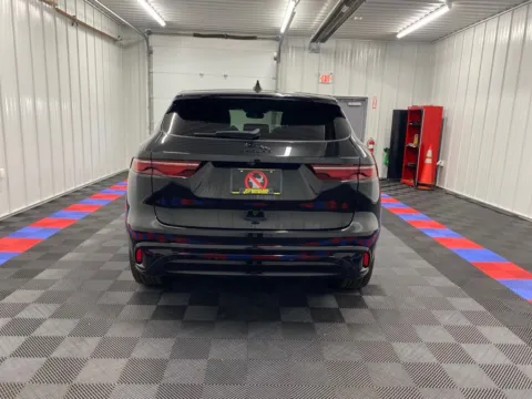 More photos of 2025 Jaguar F-PACE P250 at Bridgeland Auto Brokers, NY