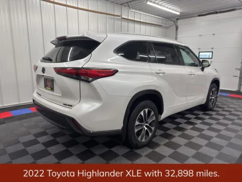 Another view of 2022 Toyota Highlander XLE for sale in Bridgeport, NY at Bridgeland Auto Brokers