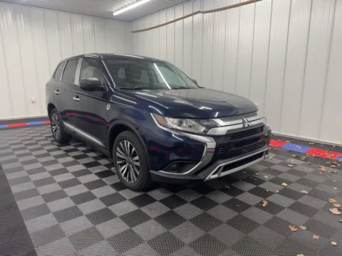Photos of 2020 Mitsubishi Outlander SE for sale in Bridgeport, NY at Bridgeland Auto Brokers