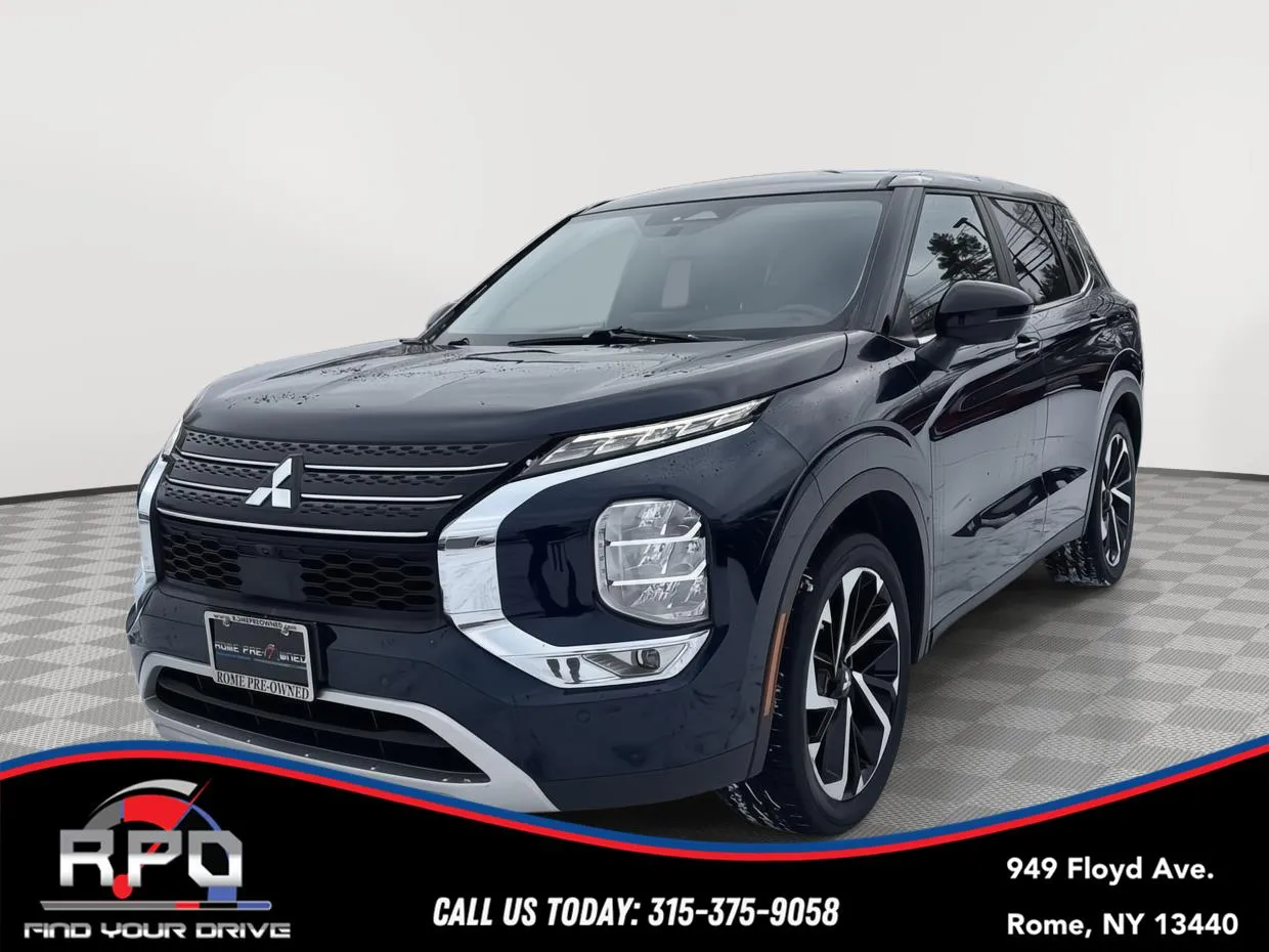 2022 Mitsubishi Outlander SE's photo