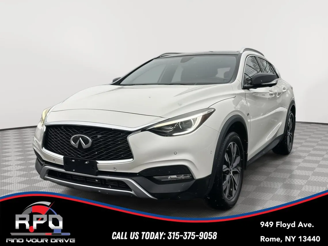 2018 INFINITI QX30 Luxury's photo