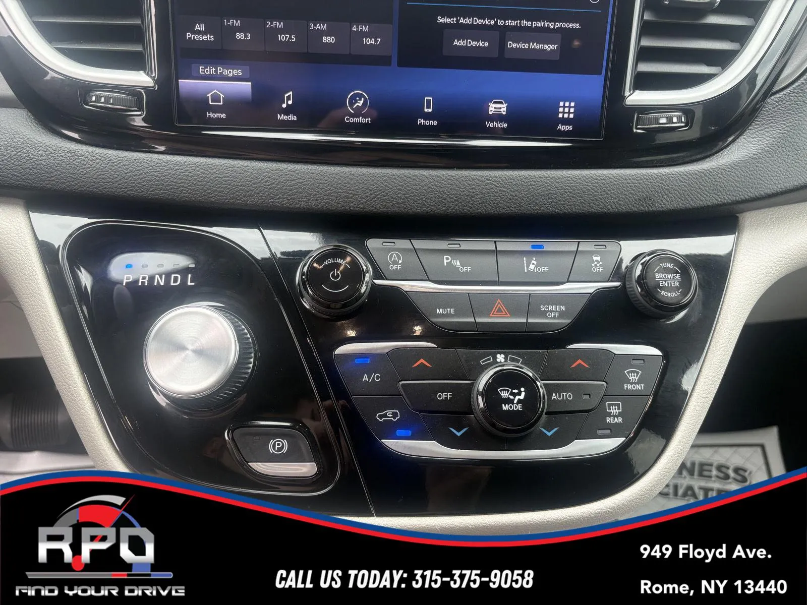 2024 Chrysler Pacifica Touring L - Photo 23