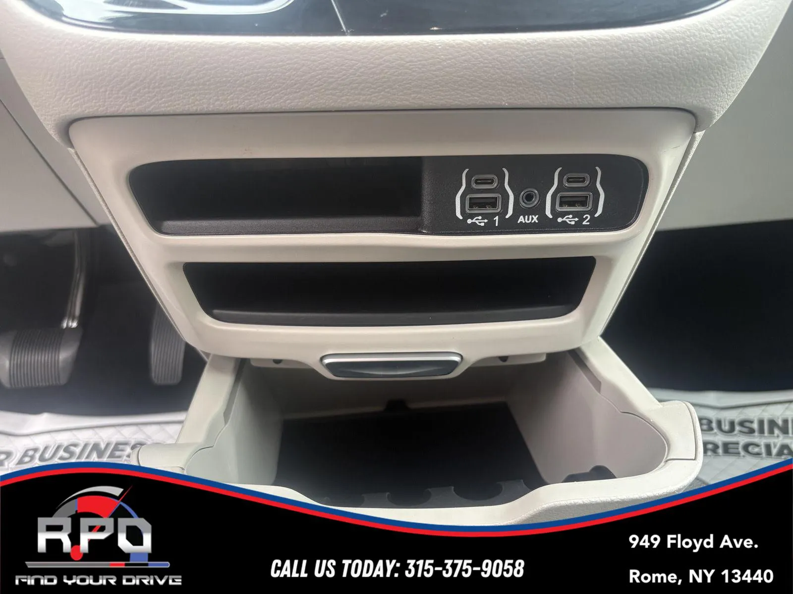 2024 Chrysler Pacifica Touring L - Photo 25
