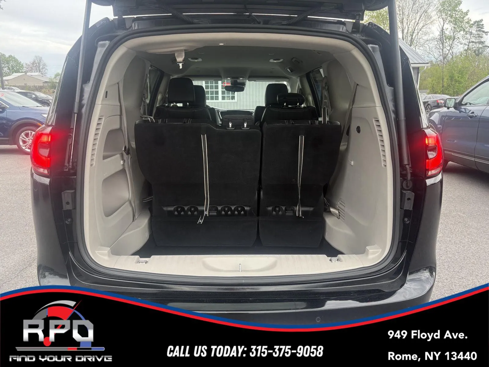 2024 Chrysler Pacifica Touring L - Photo 30