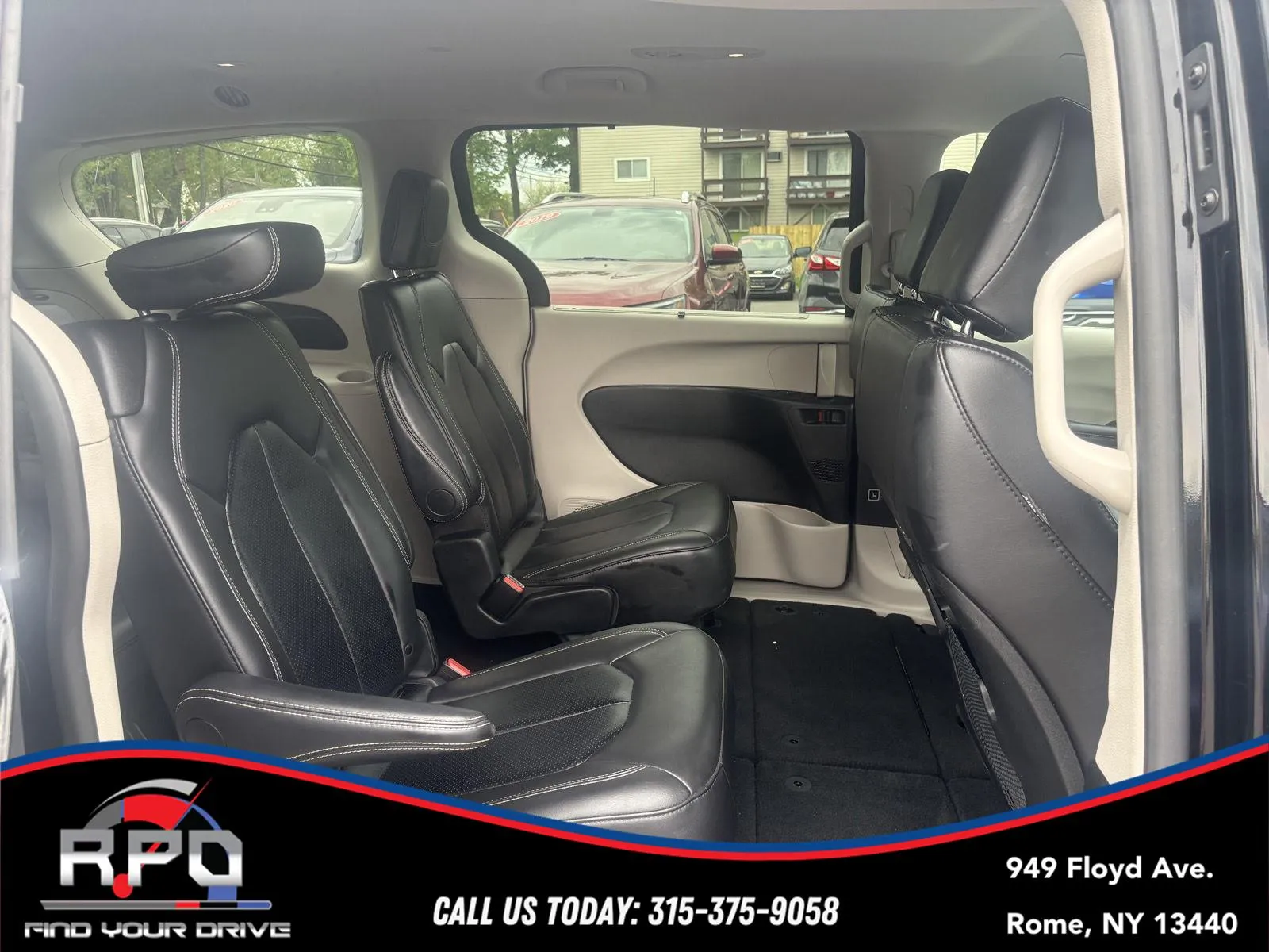 2024 Chrysler Pacifica Touring L - Photo 31