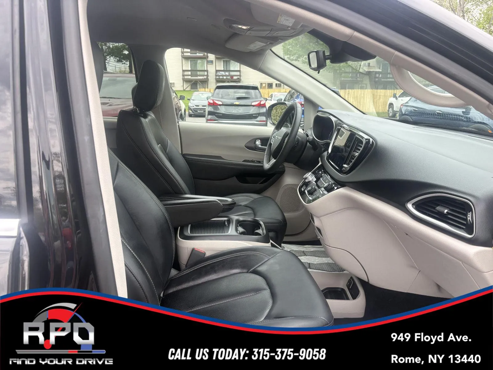 2024 Chrysler Pacifica Touring L - Photo 32