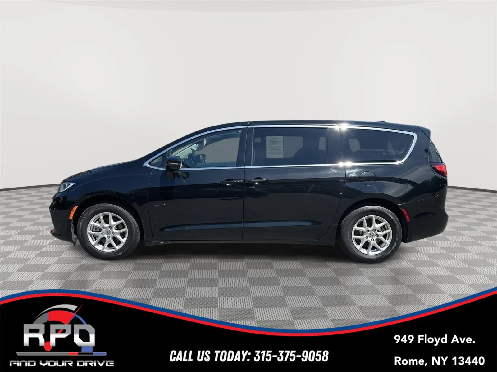 2024 Chrysler Pacifica Touring L - Photo 2