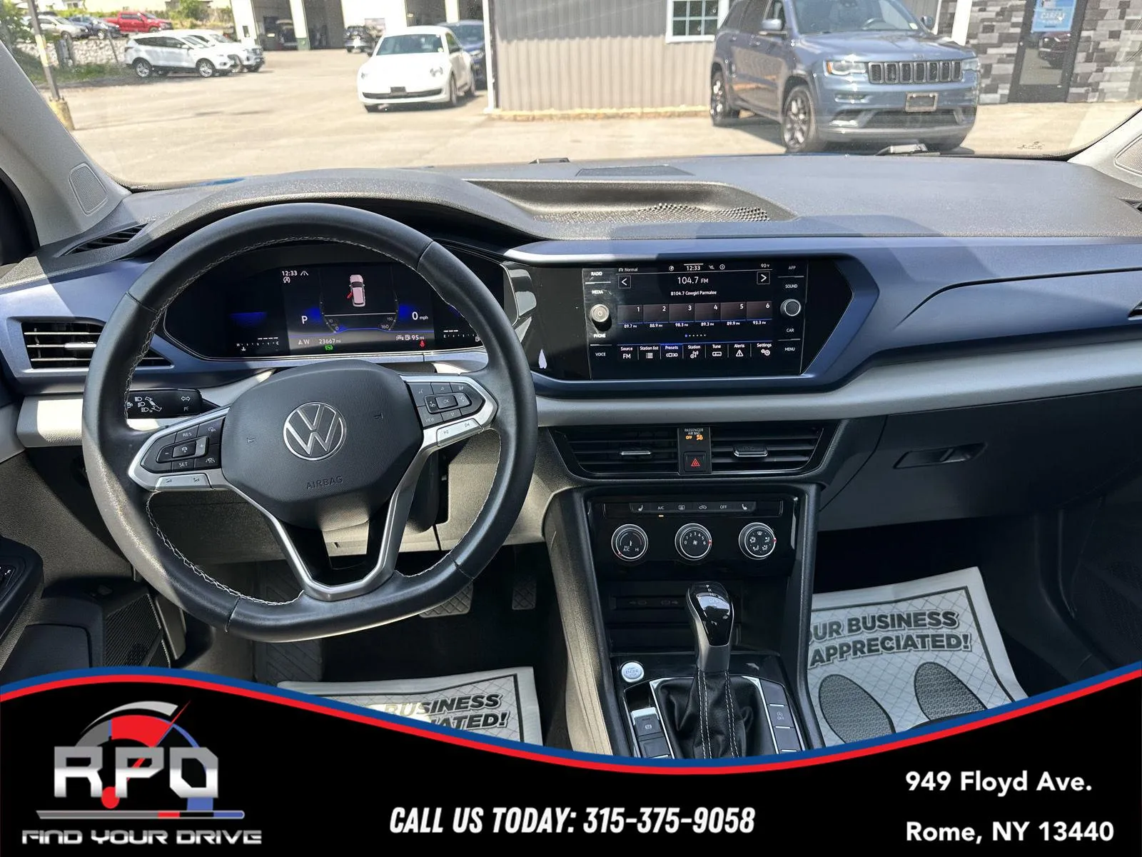 2023 Volkswagen Taos SE - Photo 14