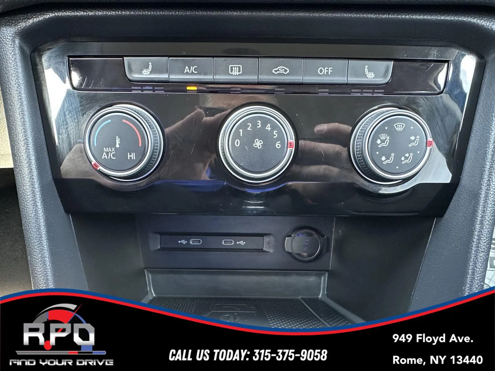 2023 Volkswagen Taos SE - Photo 22