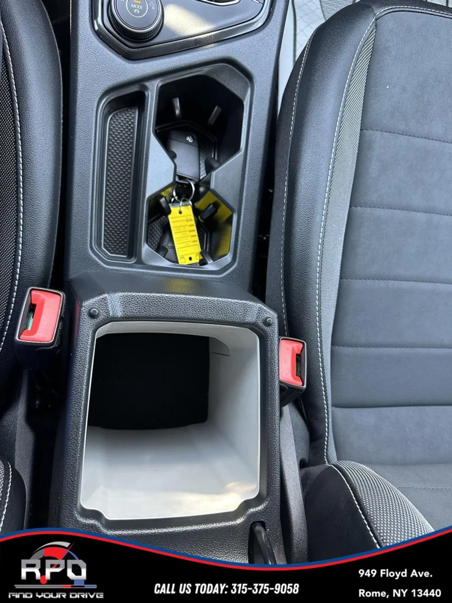 2023 Volkswagen Taos SE - Photo 29