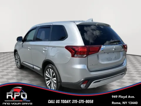 Another view of 2020 Mitsubishi Outlander SE for sale in Rome, NY at Rome Preowned Auto Sales