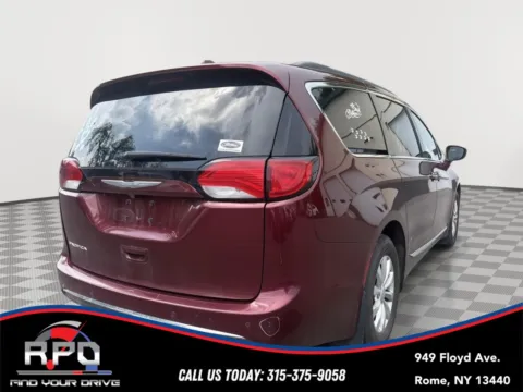 More photos of 2017 Chrysler Pacifica Touring-L at Rome Preowned Auto Sales, NY