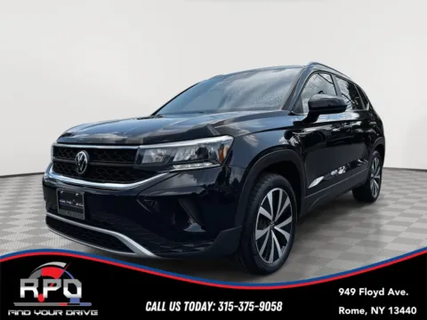Black 2022 Volkswagen Taos SE for sale in Rome, NY