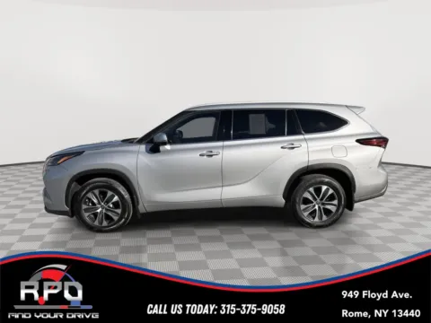 Photos of 2022 Toyota Highlander XLE for sale in Rome, NY at Rome Preowned Auto Sales