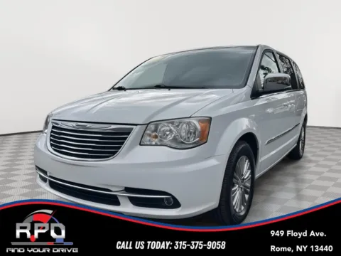 White 2015 Chrysler Town & Country Touring-L for sale in Rome, NY