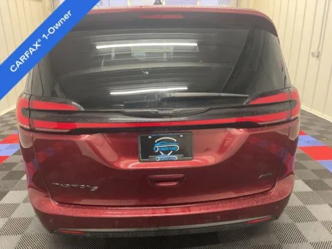 More photos of 2023 Chrysler Pacifica Touring L at Candy Cars, NY