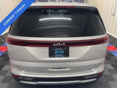 More photos of 2023 Kia Carnival LX at Candy Cars, NY