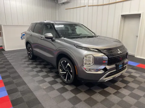 Photos of 2023 Mitsubishi Outlander SE Special Edition for sale in Syracuse, NY at Candy Cars