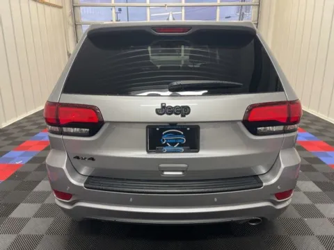 More photos of 2019 Jeep Grand Cherokee Altitude at Candy Cars, NY