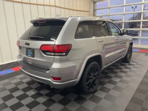 More photos of 2019 Jeep Grand Cherokee Altitude at Candy Cars, NY