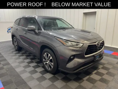 Gray 2022 Toyota Highlander XLE for sale in Syracuse, NY
