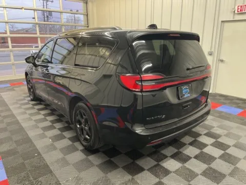 More photos of 2024 Chrysler Pacifica Hybrid Select at Candy Cars, NY