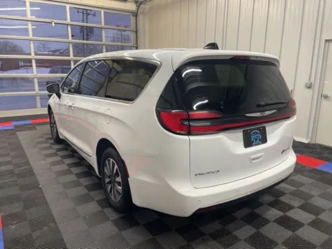 More photos of 2023 Chrysler Pacifica Hybrid Limited at Candy Cars, NY