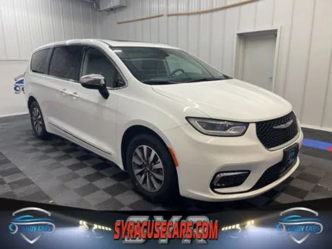 White 2023 Chrysler Pacifica Hybrid Limited for sale in Syracuse, NY