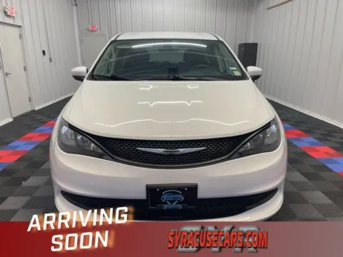 More photos of 2022 Chrysler Voyager LX at Candy Cars, NY