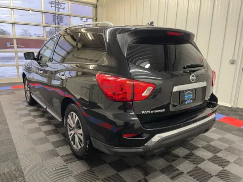 More photos of 2019 Nissan Pathfinder SL at Candy Cars, NY