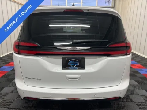 More photos of 2023 Chrysler Pacifica Touring L at Candy Cars, NY