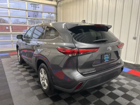 More photos of 2023 Toyota Highlander L at Candy Cars, NY