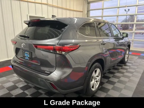 More photos of 2023 Toyota Highlander Limited at Candy Cars, NY