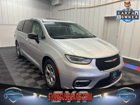 Silver 2024 Chrysler Pacifica Limited for sale in Syracuse, NY