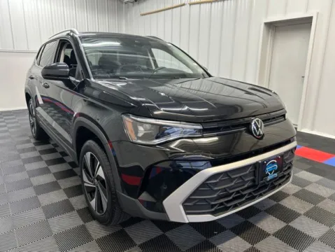 Photos of 2025 Volkswagen Taos 1.5T SE for sale in Syracuse, NY at Candy Cars
