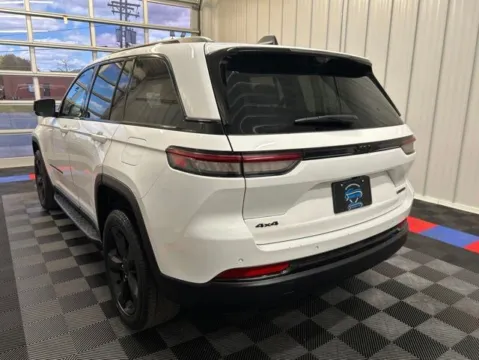 More photos of 2024 Jeep Grand Cherokee Limited at Candy Cars, NY