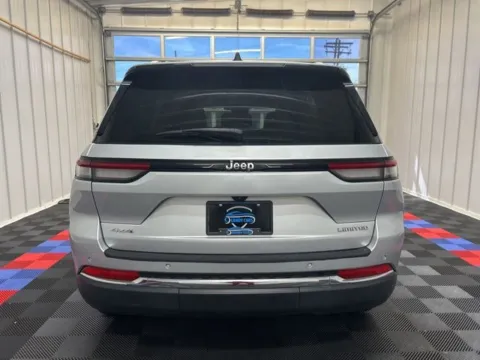 More photos of 2023 Jeep Grand Cherokee Limited at Candy Cars, NY