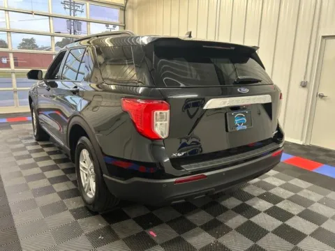 More photos of 2023 Ford Explorer XLT at Candy Cars, NY