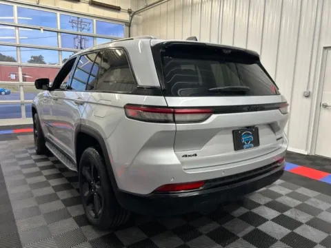 More photos of 2024 Jeep Grand Cherokee Limited at Candy Cars, NY