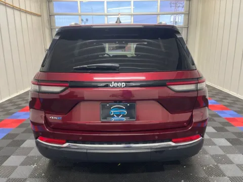 More photos of 2024 Jeep Grand Cherokee 4xe at Candy Cars, NY