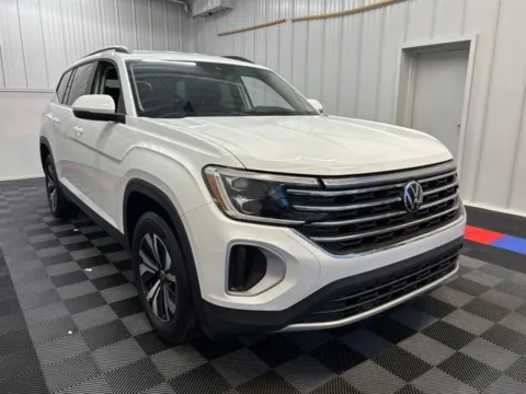 Photos of 2024 Volkswagen Atlas 2.0T SE for sale in Syracuse, NY at Candy Cars