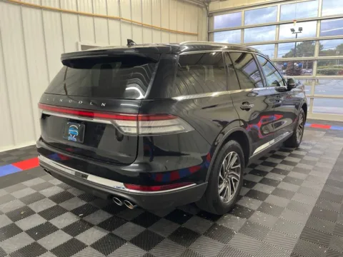 More photos of 2022 Lincoln Aviator Livery at Candy Cars, NY
