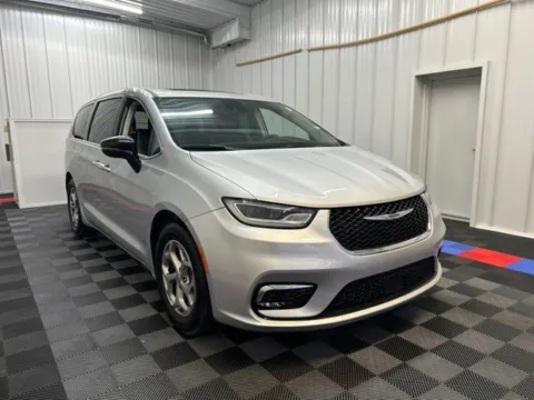 Photos of 2024 Chrysler Pacifica Limited for sale in Syracuse, NY at Candy Cars