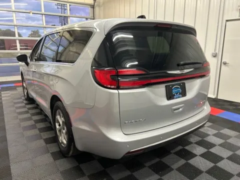 More photos of 2024 Chrysler Pacifica Limited at Candy Cars, NY