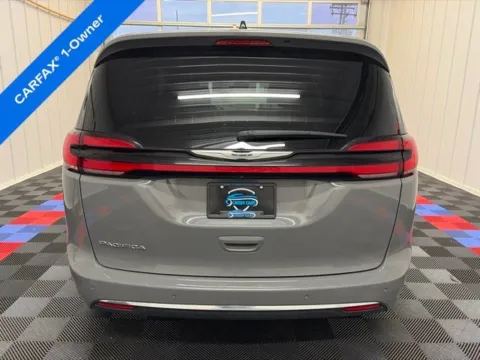 More photos of 2025 Chrysler Pacifica Select at Candy Cars, NY